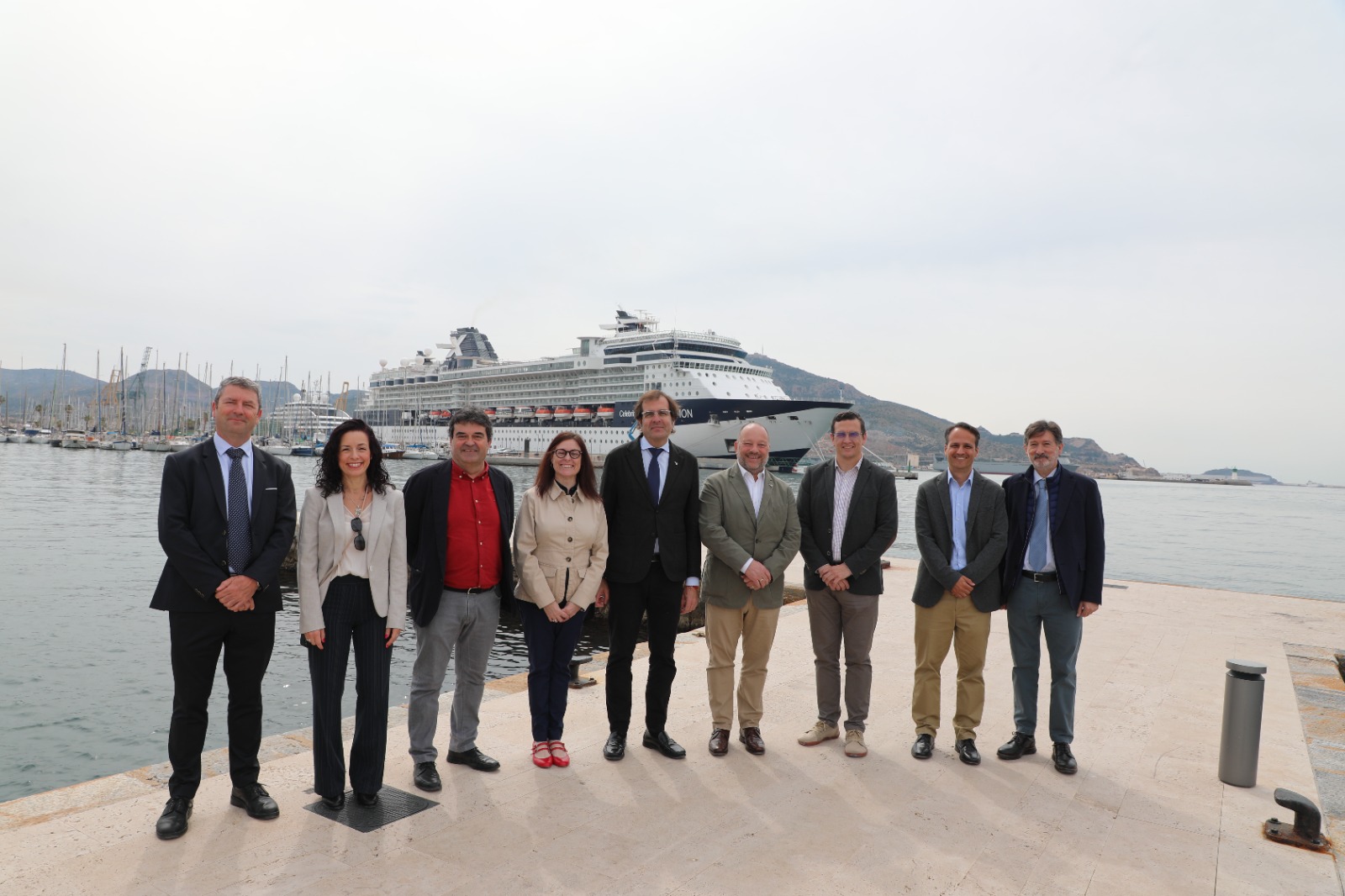 Una delegación de la Asociación Española del Transporte (AET) visita el Puerto de Cartagena
